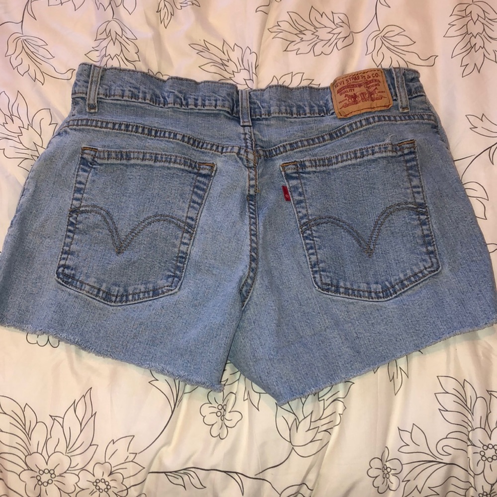 Levi’s Medium Wash Stretch Jean Short!